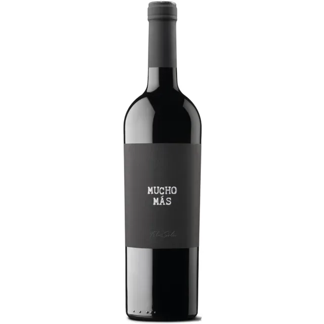 A bottle of Mucho Más Black Edition