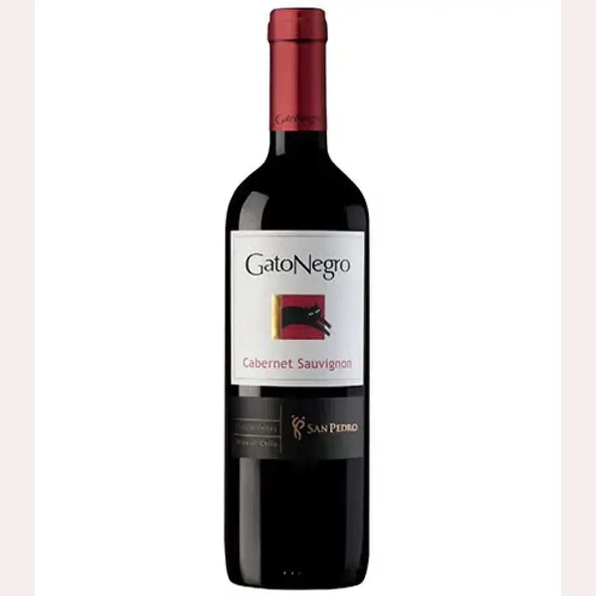 A bottle of Gato Negro Cabernet Sauvignon