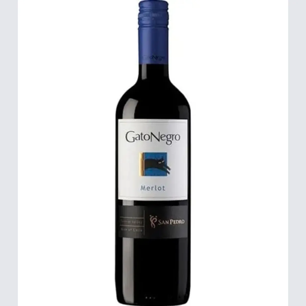 A bottle of Gato Negro Merlot