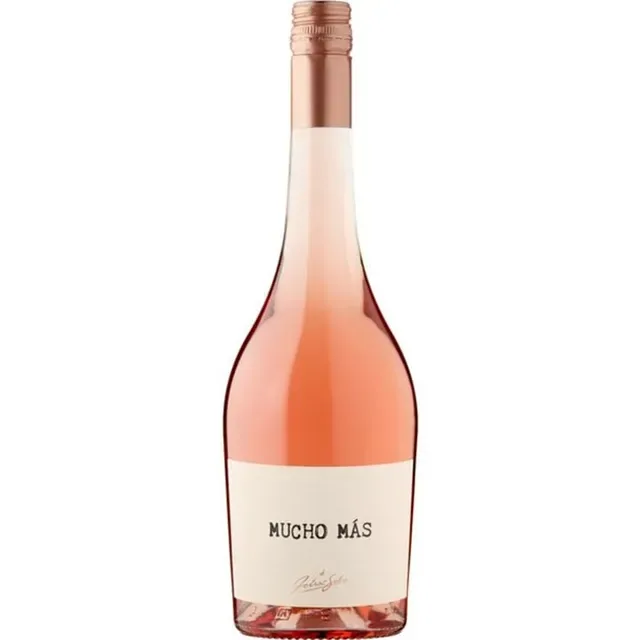 A bottle of Mucho Más Rosé